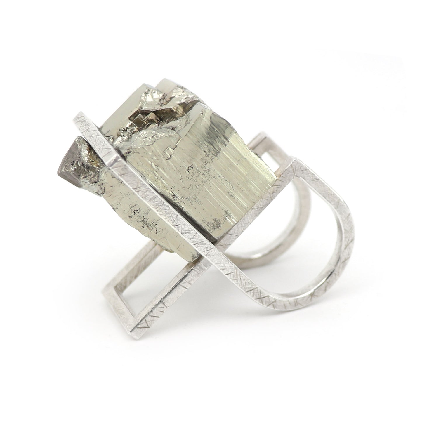 XXL Chariot Statement Cocktail Ring | silver & pyrite