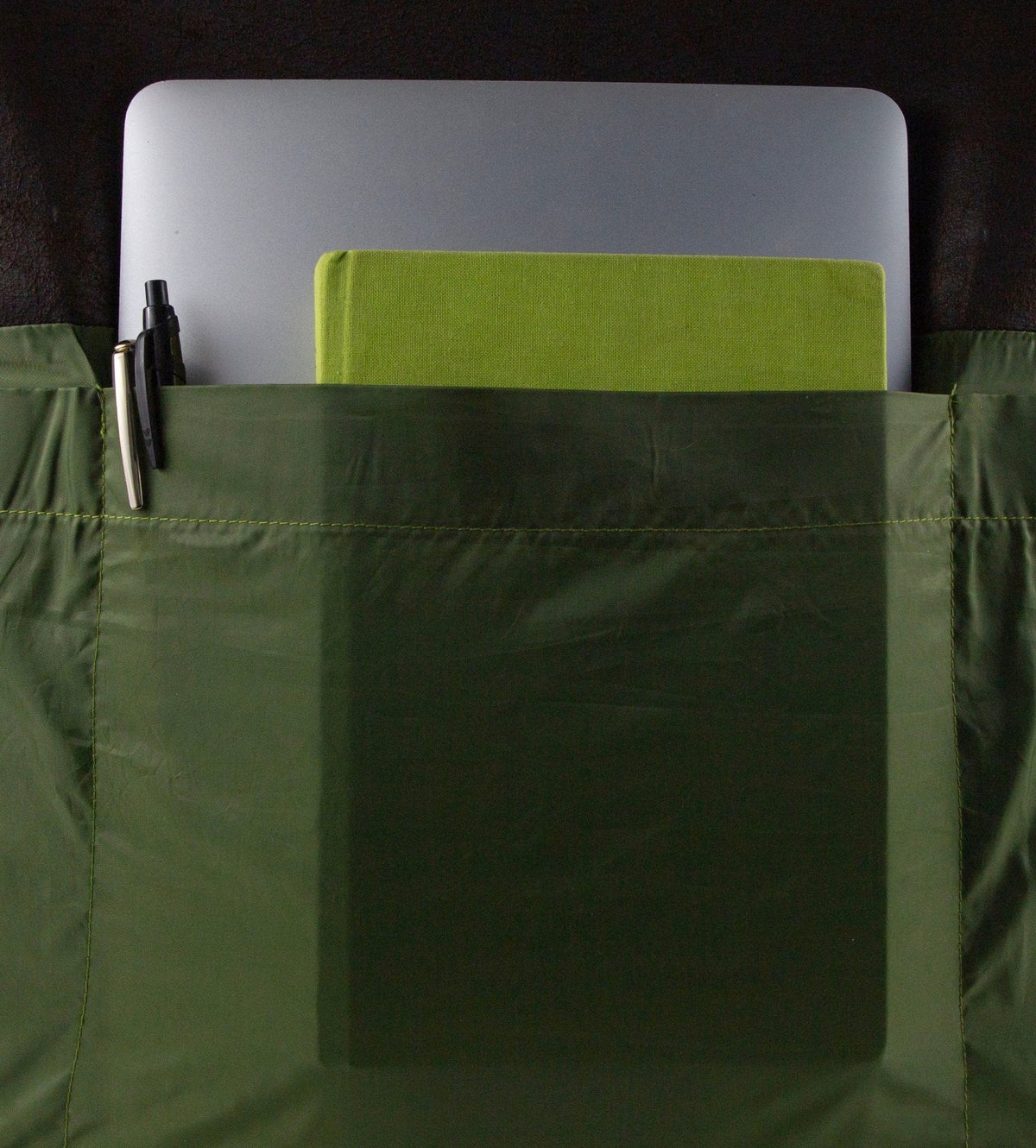 green lining with laptop pocket in the metroc bag