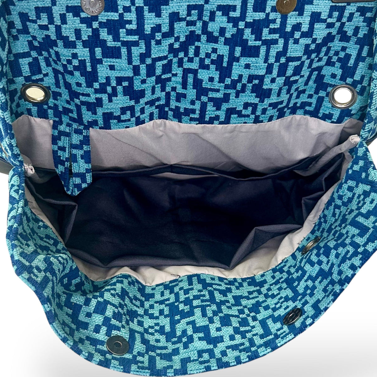 geo blue inside bag with 5 pockets, including laptop sleeve